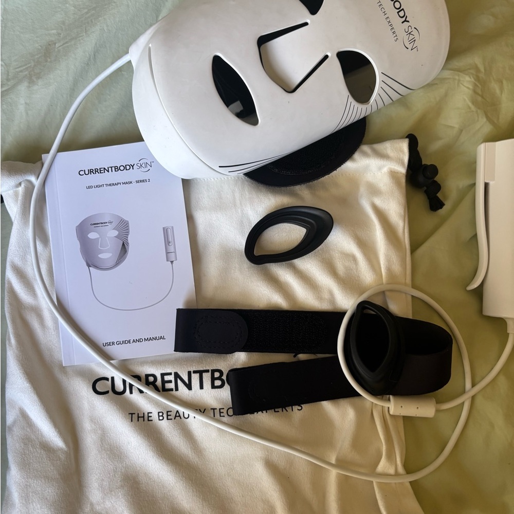 LED Light Therapy Mask - White